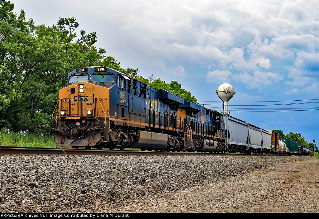 CSX 998 on M-300